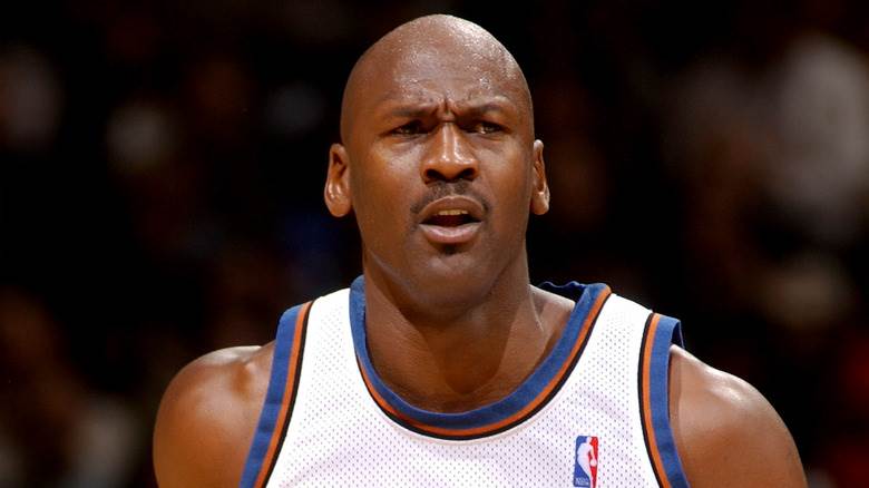 Michael Jordan porte un maillot des Wizards