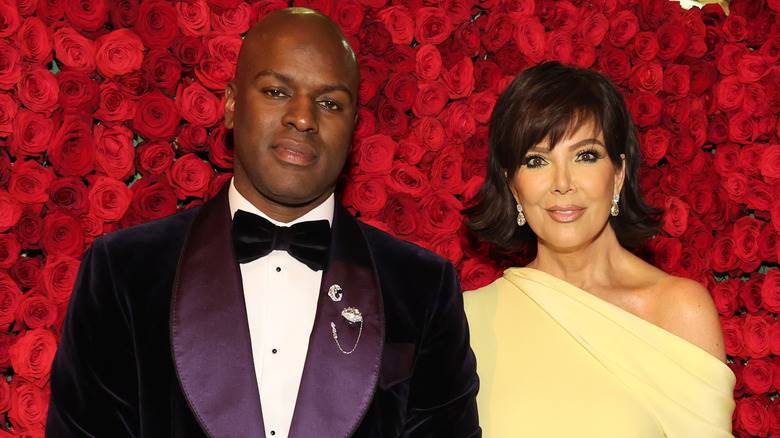 Kris Jenner et Corey Gamble posant