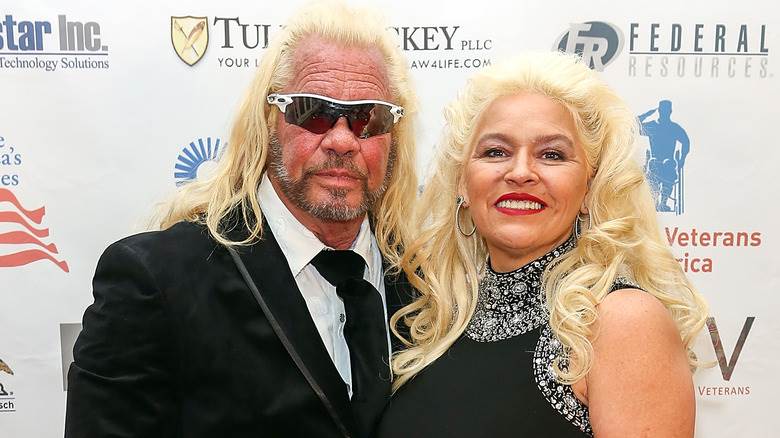 Duane "Dog the Bounty Hunter" Chapman et sa femme Beth posant