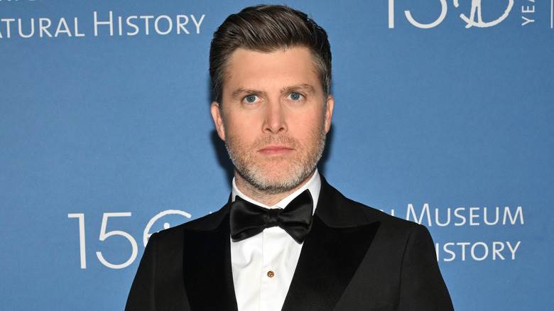 Colin Jost fronçant les sourcils