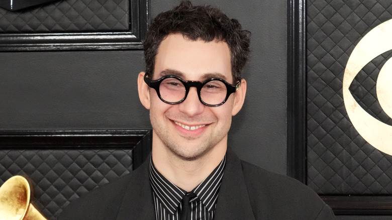 Jack Antonoff souriant