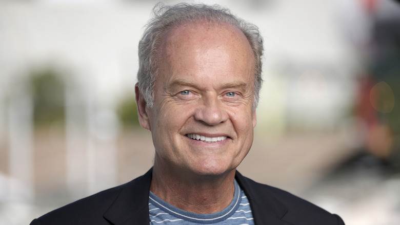 Kelsey Grammer posant pour les caméras