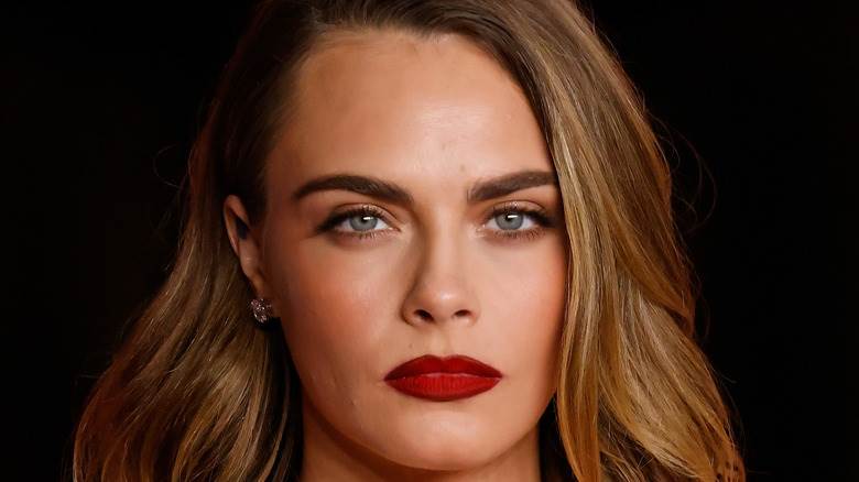 Cara Delevingne sur le tapis rouge