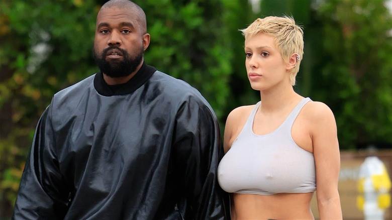 Kanye West et Bianca Censori marchant