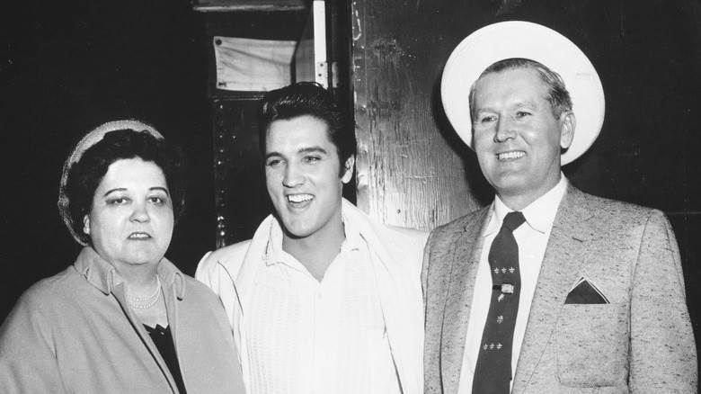 Elvis Presley avec ses parents 