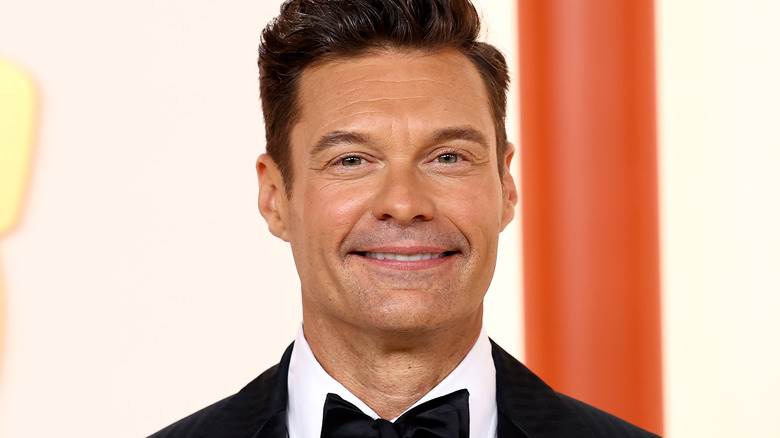 Ryan Seacrest souriant 