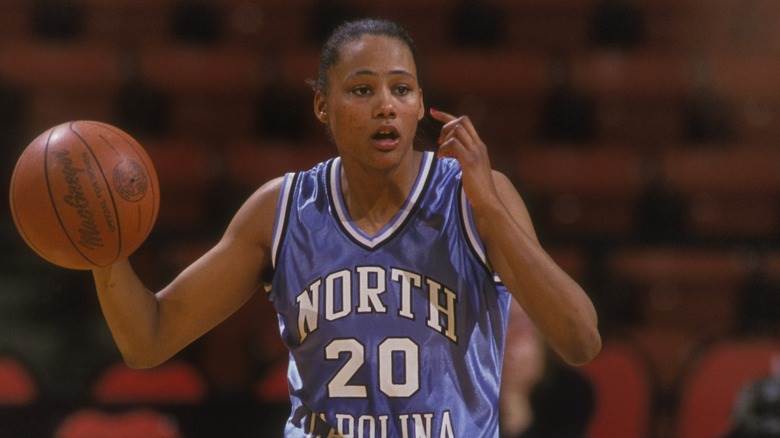 Marion Jones joue au basket à la NCU