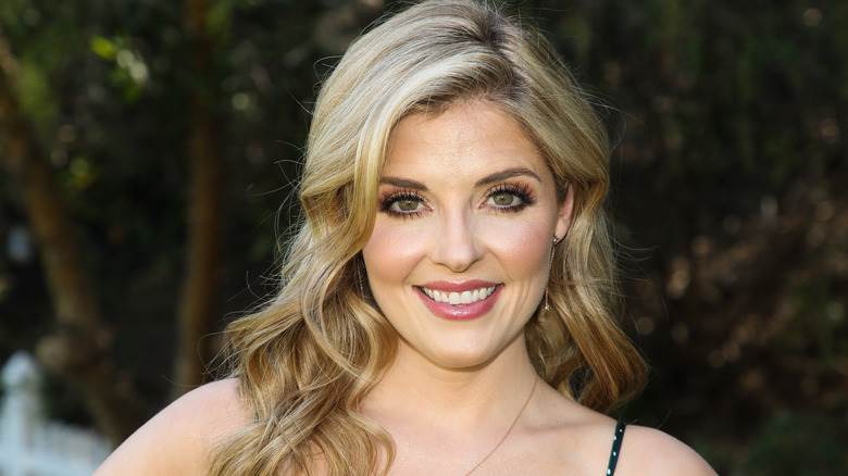 Jen Lilley souriante