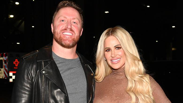 Kroy Biermann et Kim Zolciak-Biermann souriants