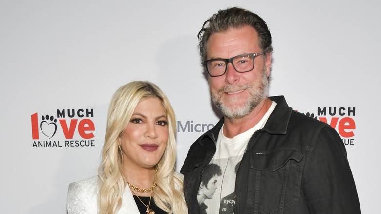 Tori Spelling Dean McDermott veste grise