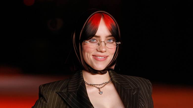 Billie Eilish cheveux roux