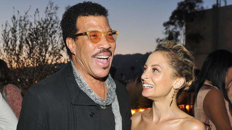 Lionel et Nicole Richie souriants