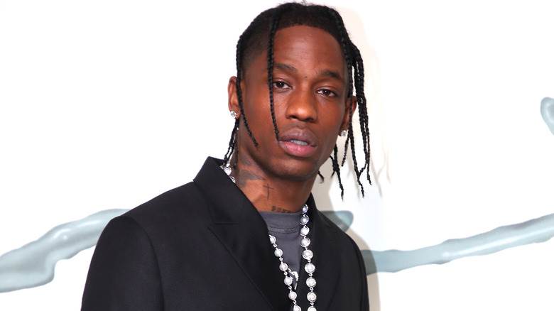 Travis Scott posant