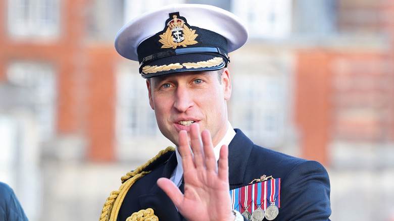 Le prince William portant un chapeau