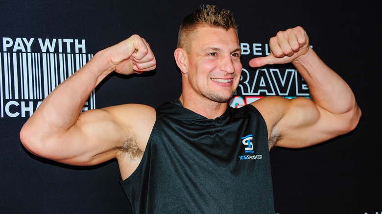 Rob Gronkowski pose en 2022