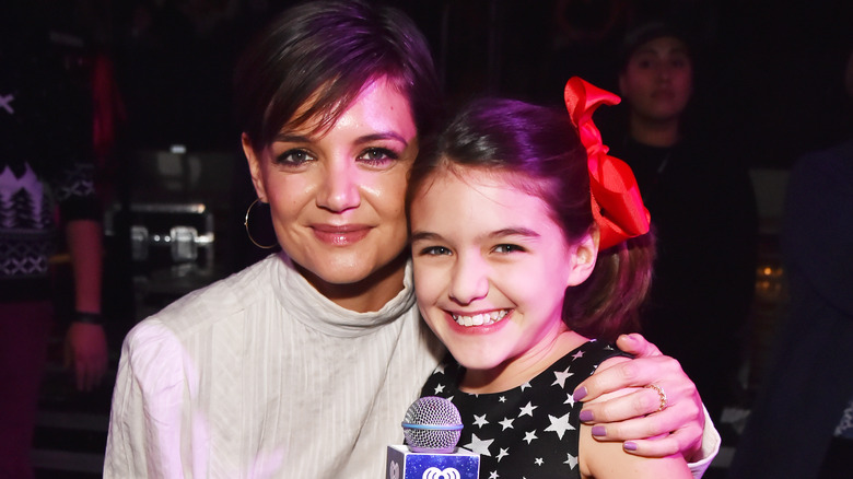 Katie Holmes et Suri Cruise souriantes