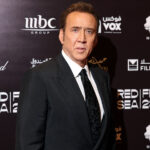 Les cheveux de Nicolas Cage aux Golden Globes 2024 font parler tout le monde pour de mauvaises raisons