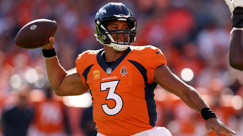 Russell Wilson joue pour les Broncos de Denver