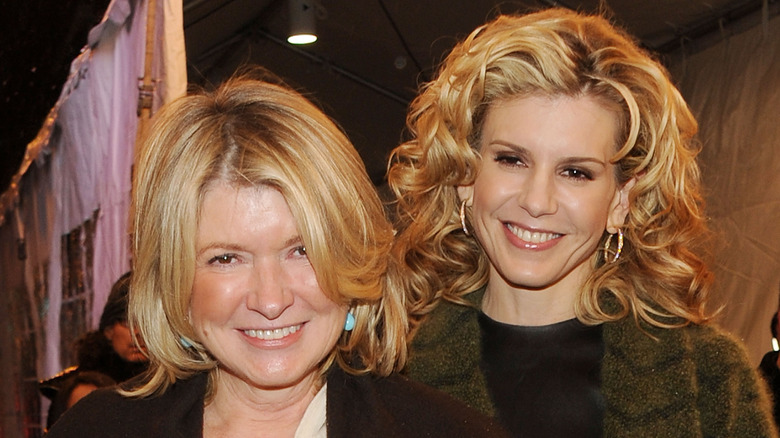 Alexis et Martha Stewart posent ensemble