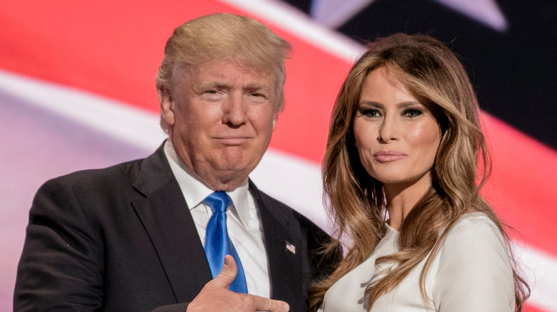 Melania et Donald Trump posent ensemble