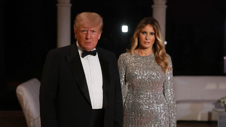 Melania et Donald Trump posant