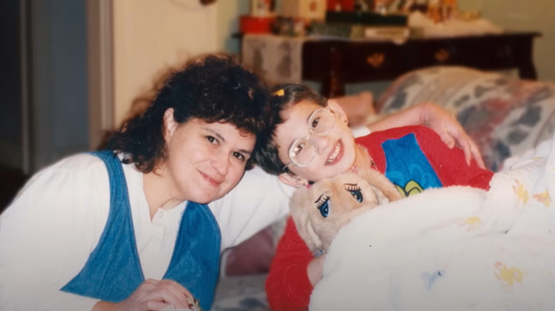 Dee Dee avec un bras autour de Gypsy Rose Blanchard