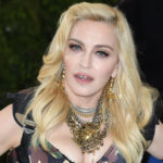 Andy Cohen et Madonna s'entendent-ils bien ?  Leur querelle ludique expliquée