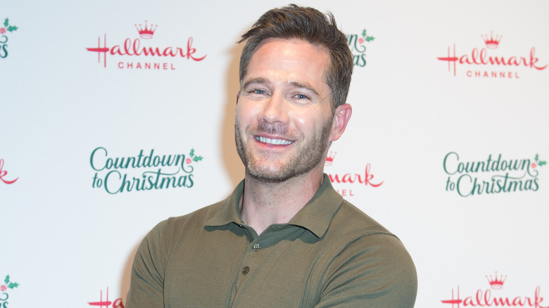 Luke Macfarlane sur un tapis rouge