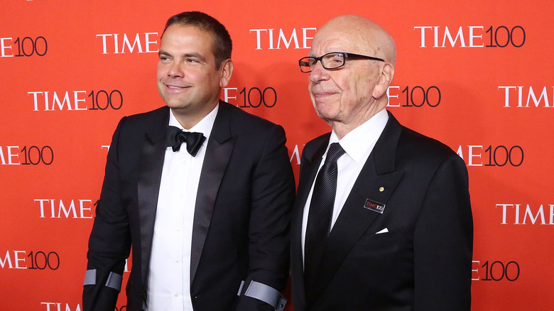 Lachlan et Rupert Murdoch se réunissent lors d'un événement sur le tapis rouge