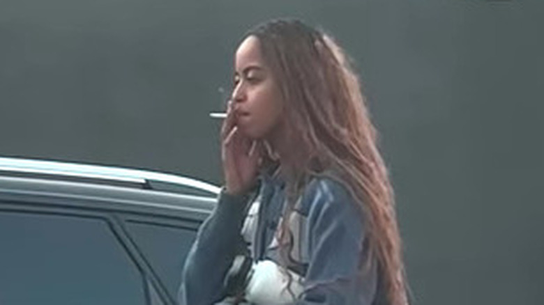 Malia Obama fume