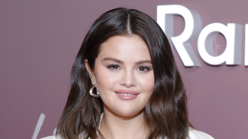 Les rumeurs des Golden Globes de Selena Gomez et Kylie Jenner expliquées