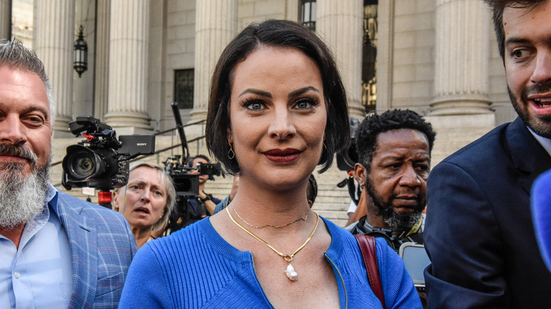 Sarah Ransome devant le palais de justice