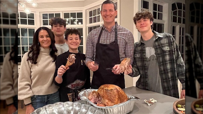 Tracy Wolfson posant avec sa famille