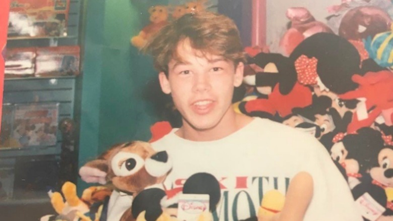 David Bromstad souriant adolescent