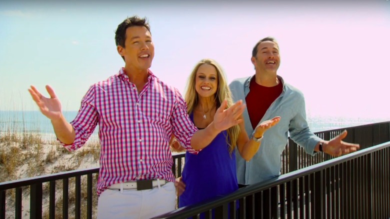 David Bromstad, Nicole Curtis et Josh Temple s'exprimant sur Beach Flip