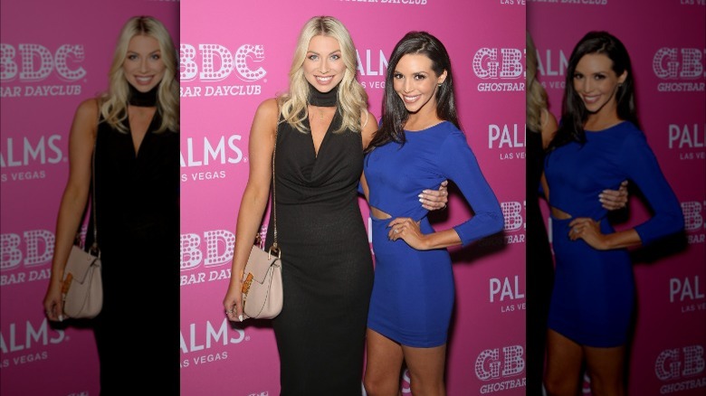 Stassi Schroder et Scheana Shay posant ensemble