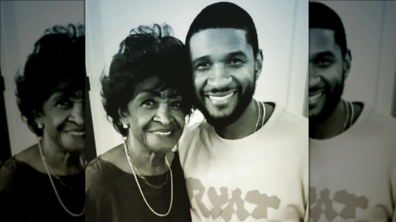 Usher posant avec sa grand-mère Tina