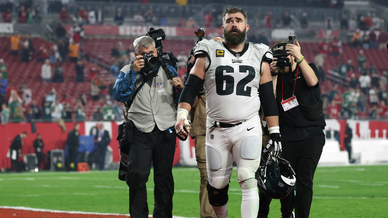 Jason Kelce quittant le terrain