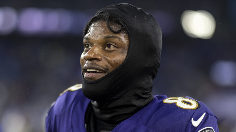 Lamar Jackson souriant en gros plan