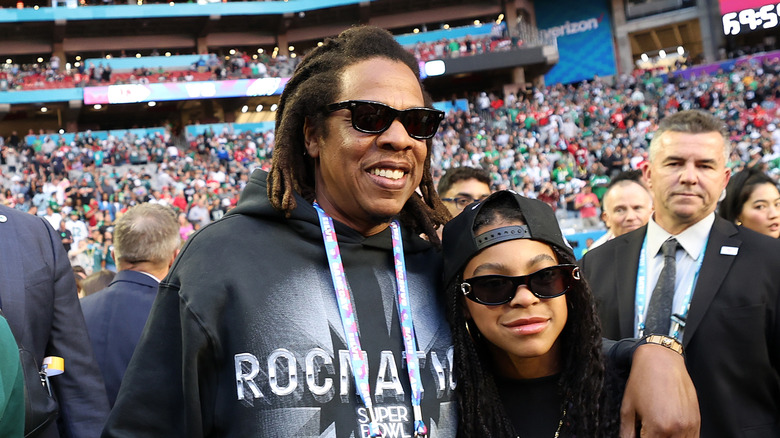 Jay-Z et Blue Ivy sur le terrain de football