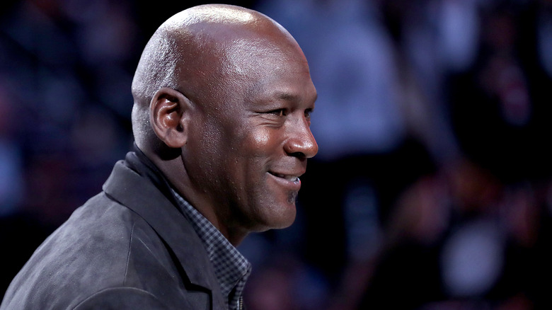 Michael Jordan souriant