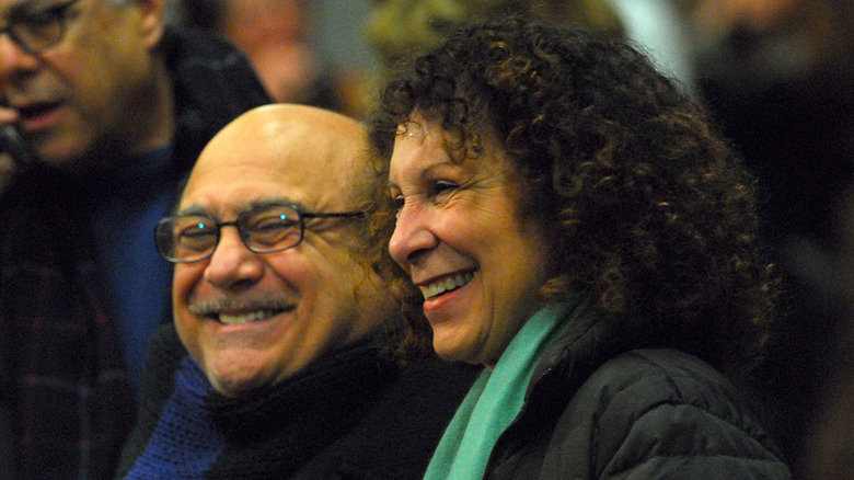 Rhea Perlman et Danny DeVito rient