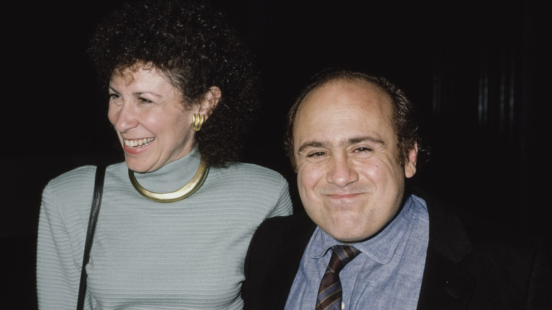 Rhea Perlman et Danny DeVito ensemble dans les années 1990