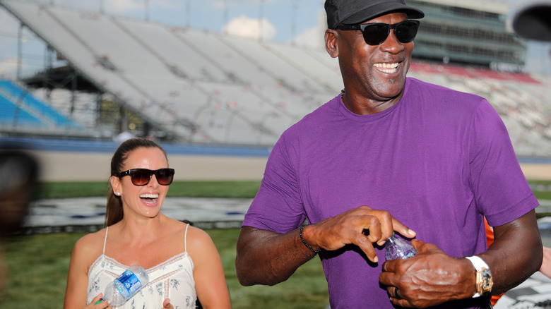  Yvette Prieto et Michael Jordan sur la piste de course 