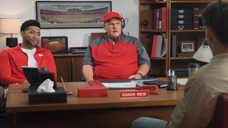 Andy Reid et Patrick Mahomes apparaissent pour State Farm