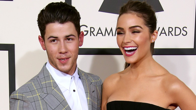 Olivia Culpo et Nick Jonas souriants