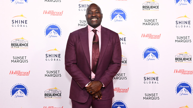 Marcellus Wiley souriant lors d'un événement sur le tapis rouge