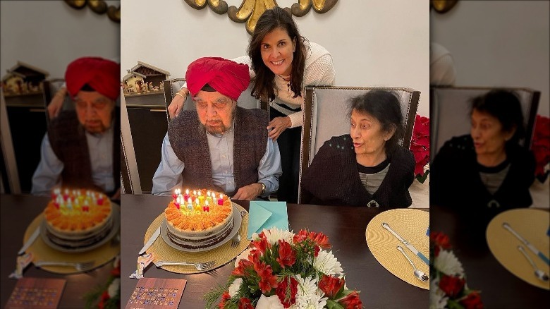 Nikki Haley pose avec ses parents