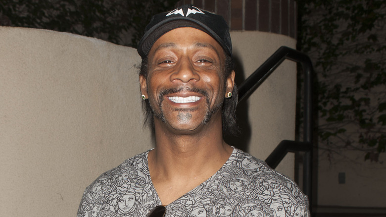 Katt Williams porte un chapeau