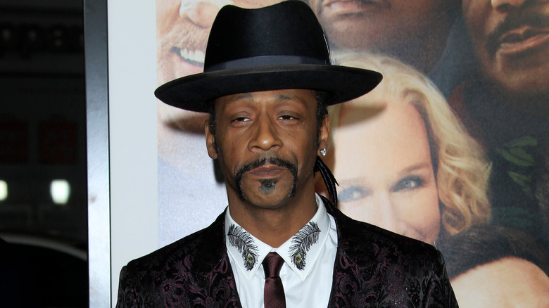 Katt Williams porte un chapeau